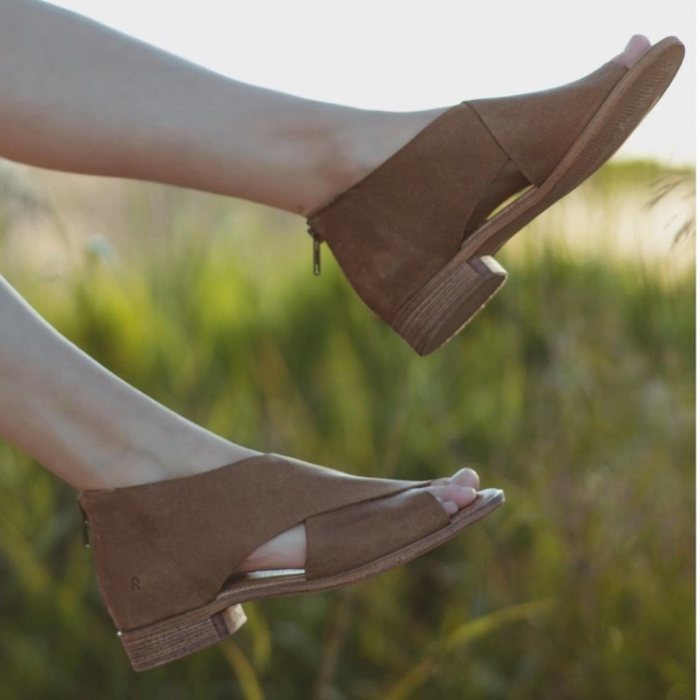 Roan by Bed Stu Betty Sandals Brown Leather Back zip low heel Criss Cross